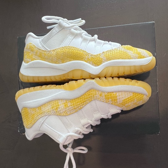 Jordan 11 Low 'Yellow Python' - Picture 7 of 10